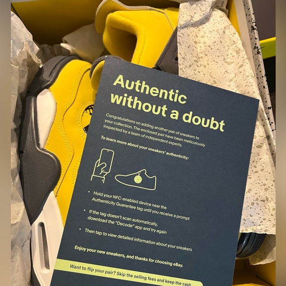 Jordan 4 Lightning 2021 - Picture 2 of 5